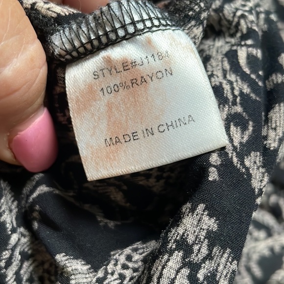 Jodifl Cold Shoulder Top - Picture 9 of 9